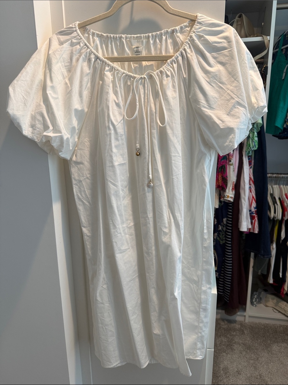 Women’s White Puff-Sleeve Dress